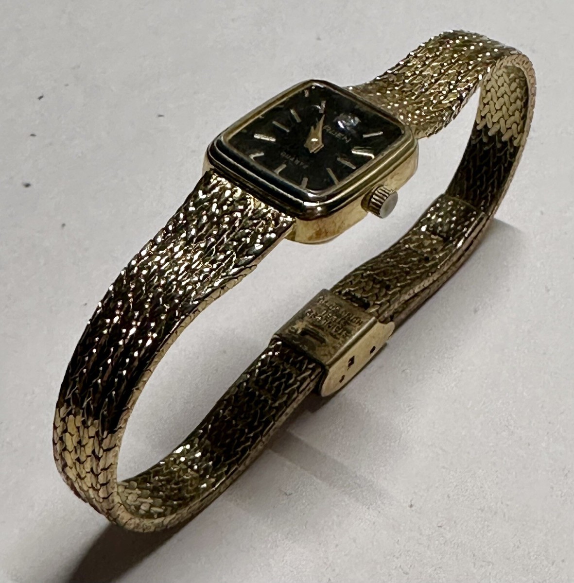 Vtg Elegant Gruen 6 genuine Diamond Quartz black face Watch  display picture 2
