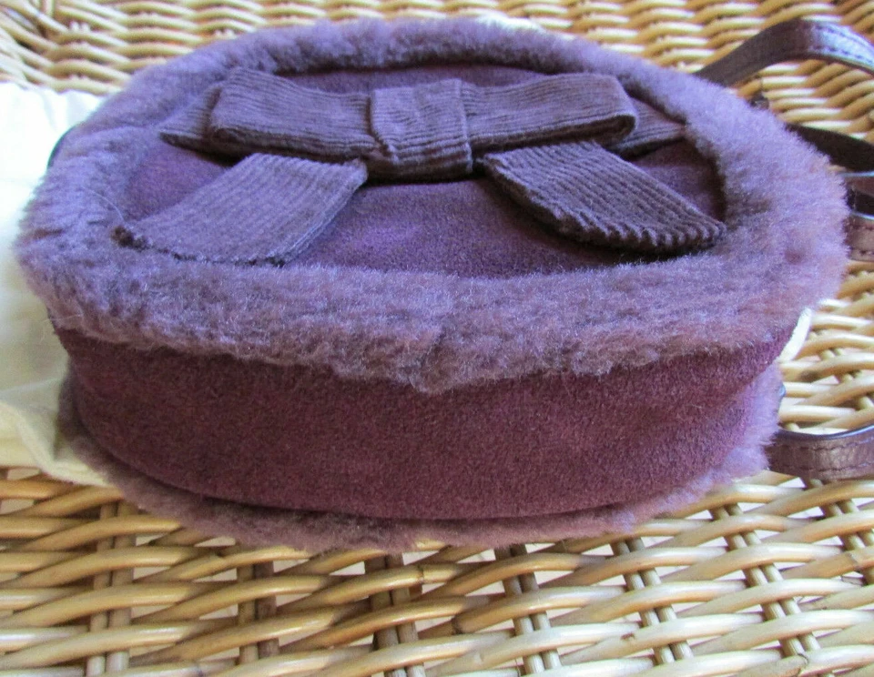 Bolsa UGG Veludo Bailey Bow Camurça Caixa Transversal Porta Roxo Escuro Nova $155 - Imagem 4 de 4
