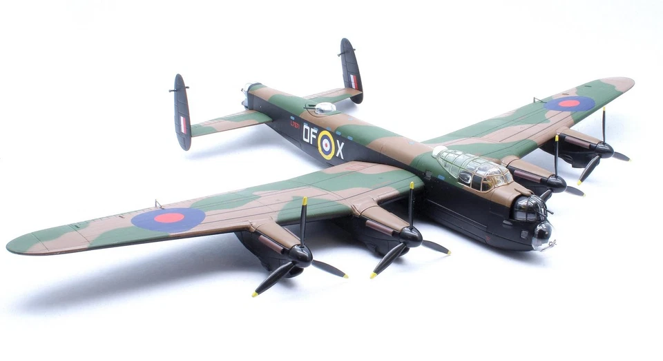 CORGI '1:72' SCALE AA32611 AVRO LANCASTER BI-L7571 97 SQDN PLANE -LIGHT & SOUNDS - Image 4 of 4