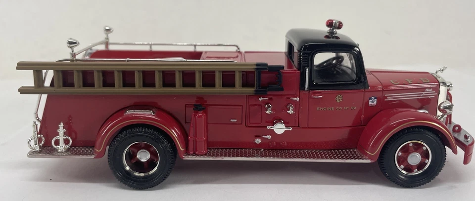 Corgi 1:50 Scale Ltd Ed US52804 Mack L Closed Cab Pumper Chicago Fire Engine #50 - Image 2 of 4