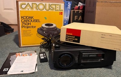 Vtg Kodak Carousel 750H 35mm Slide Projector w/ Tray & Remote Tested Working 