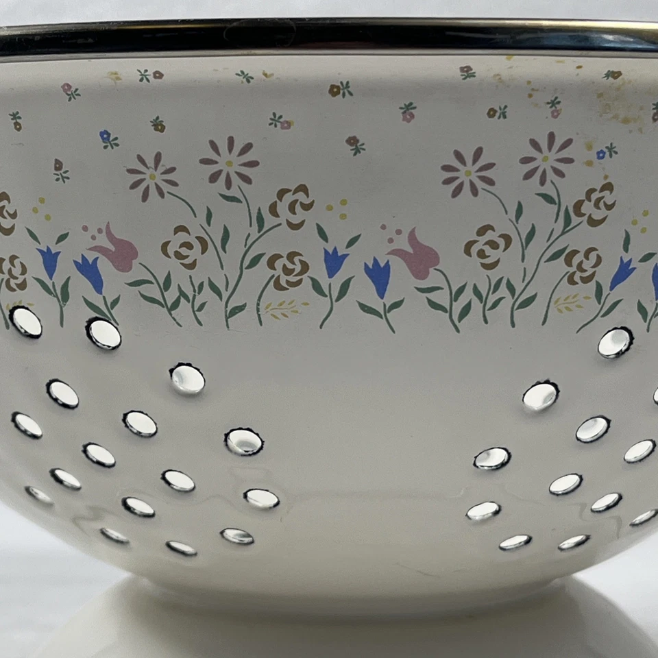 Vintage Enamel Colander By The Cook's Bazaar White With Floral Gold Trim Handle - Image 2 of 4