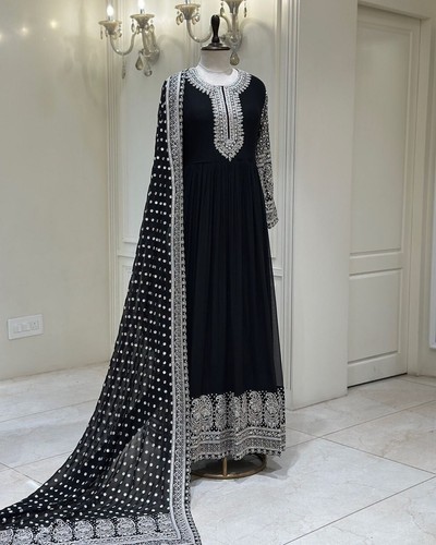 Abito in finta georgette nero con dupatta nuovo party wear per donna e ragazza - Foto 2 di 15