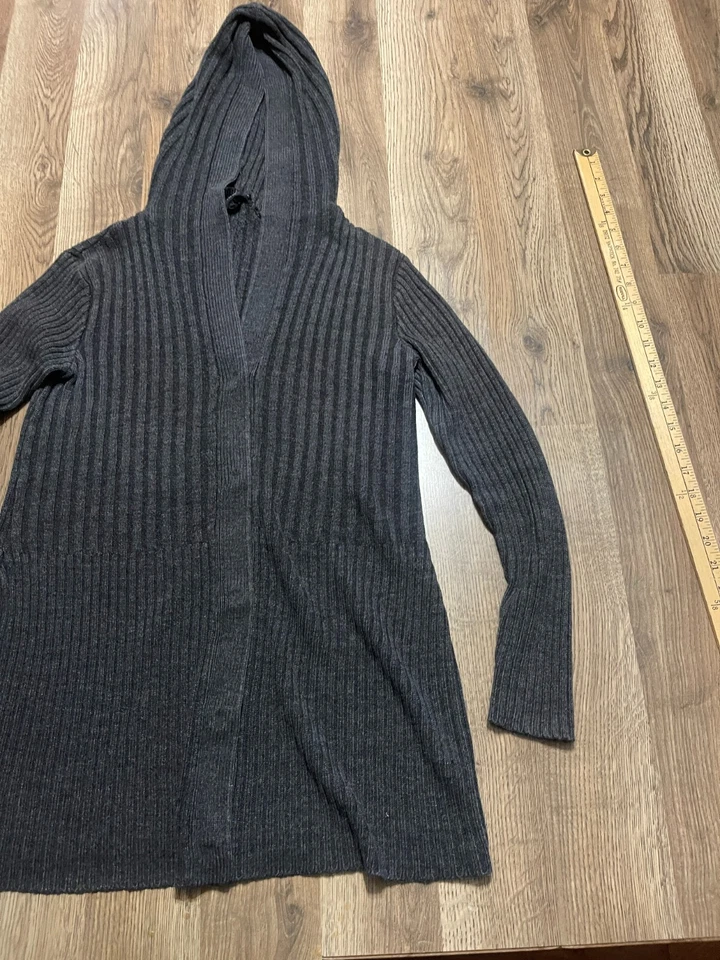 Suéter New York & Company, Para Mujer Talla Pequeña, Negro, Cárdigan con Capucha Acanalado Foto 4 de 4