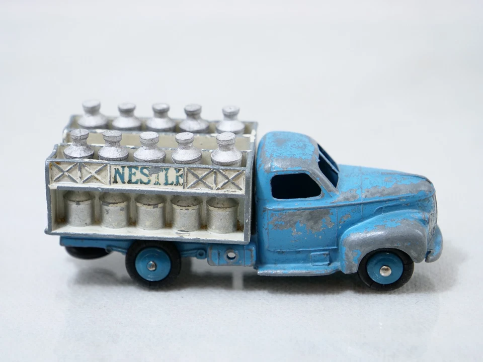 Dinky Toys F N° 25O Camion Lattiero Studebaker Nestlé - Immagine 3 di 4