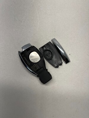 MERCEDES OEM REMOTE KEYLESS ENTRY KEY FOB 4 BUTTON 204Y50800200 / IYZDC07