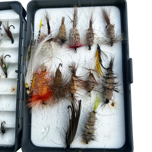 Large Collection Of Vintage Fly Fishing Flies In Cases - Picture 8 of 11