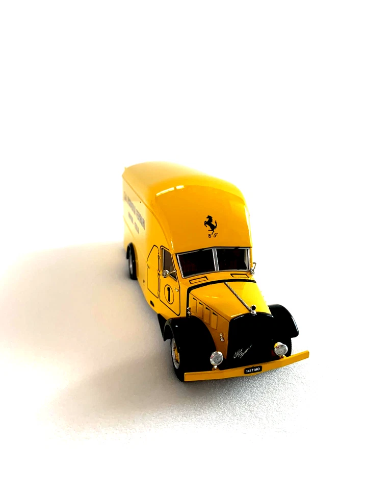 Transportador EXOTO Alfa Romeo amarillo escala 1:43 Inv. #3546 Foto 2 de 4