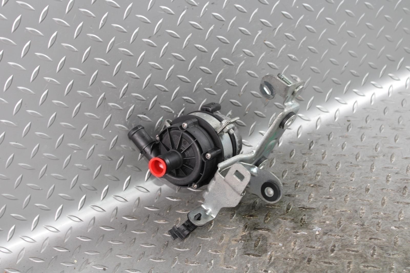 Maserati Ghibli 2014-2017 Water pump
