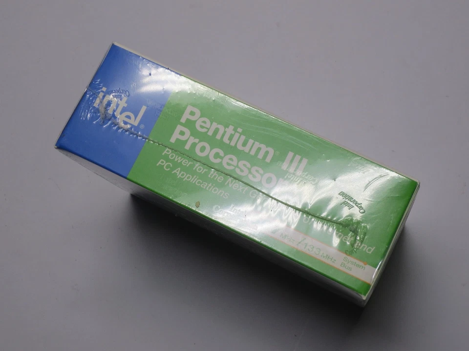 Intel Pentium III 667MHz/133MHz SB Slot 1 CPU Processor - New Factory Sealed - Image 3 of 3