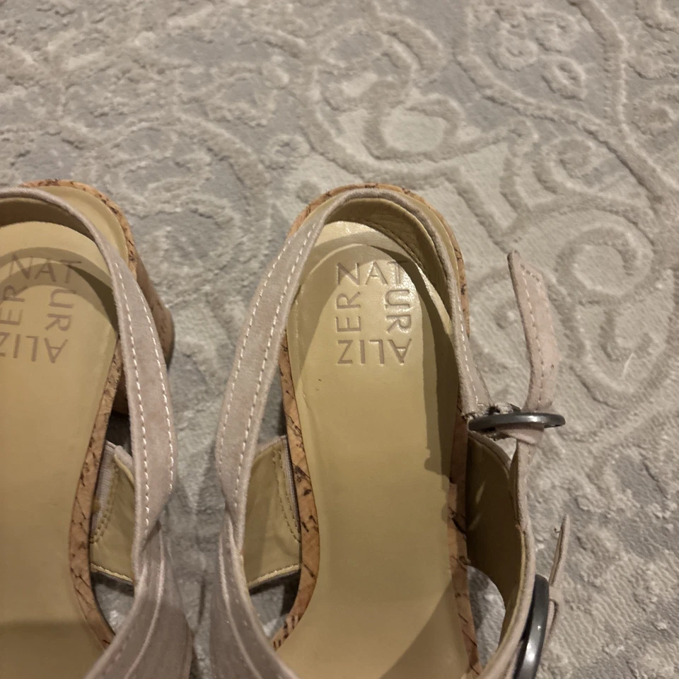 Sandalias para mujer Naturalizer Kaylee beige tacones de corcho talla 11W Foto 3 de 4