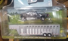 1:64 GreenLight *MAGNETIC* 2019 Ford F350 w/LIVESTOCK TRAILER Silver 