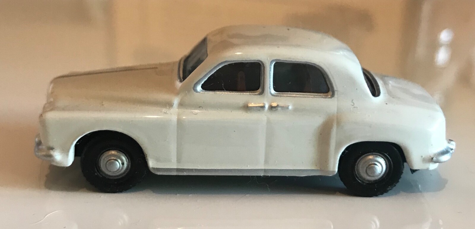 Base-Toys Ltd 1:76 Escala Coche Blanco C602