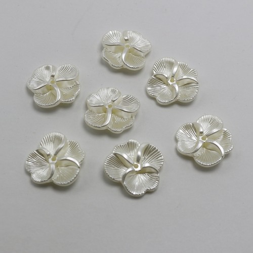 50 pcs Ivory Acrylic Pearl Flower Bead Caps 20mm Center Hole Sewing Craft DIY - Picture 6 of 8