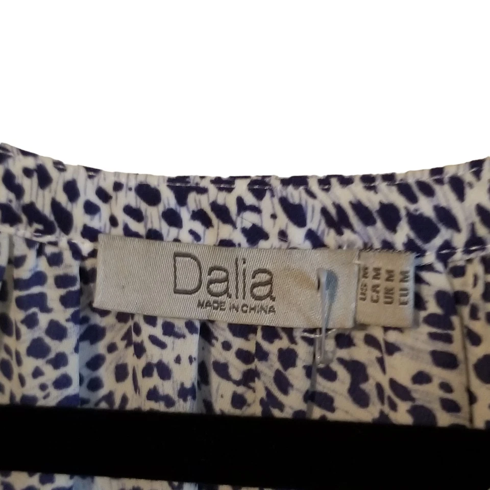 Blusa sin mangas Dalia para mujer talla M blanca azul estampado animal Foto 2 de 4