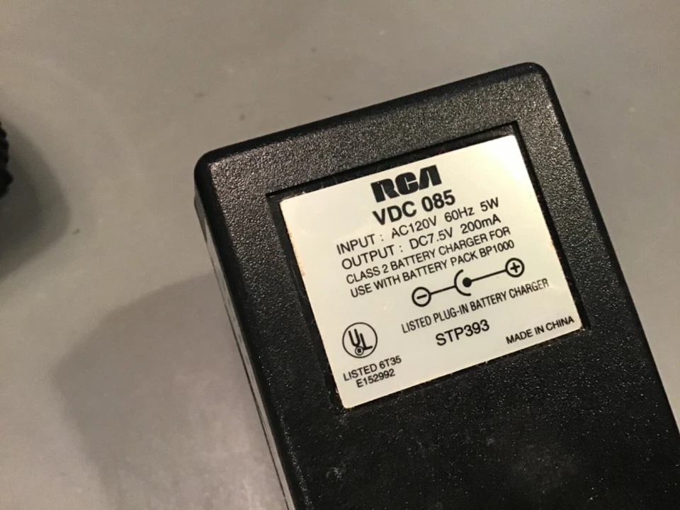 Luz de video RCA vintage VDC88 con cargador. Sin batería y el artículo SIN PROBAR Foto 3 de 4