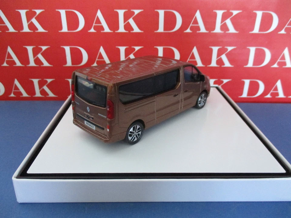 Die cast 1/43 Modellino Minibus Renault Trafic Mk.III Combi 2018 by Norev - Immagine 2 di 3