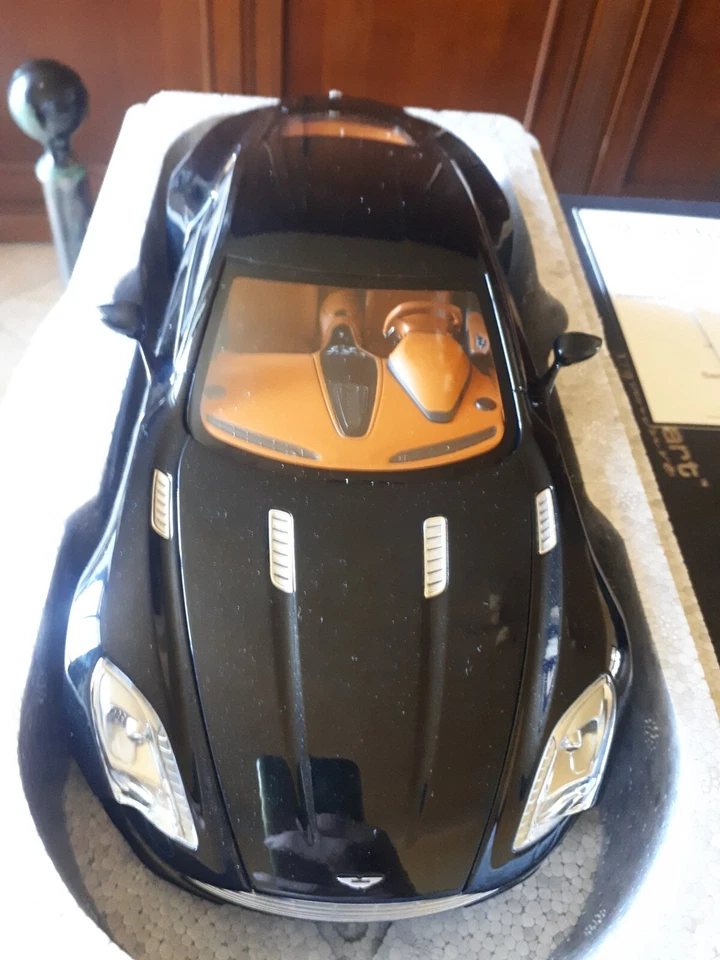 Aston Martin One-77 Black Met (perla nera) Autoart 1/18- Limited Edition - Immagine 4 di 4