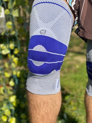 Bauerfeind GenuTrain Size 4 Knee Support Sleeve Gray Blue