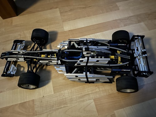 Lego Technic Racer 8458 Silver Champion F1 1:8 & 8674 Ferrari F1 1:8 - Picture 11 of 11