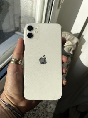 Apple iPhone 11 64 GB Weiß   sehr guter Zustand   kleine Displayrisse