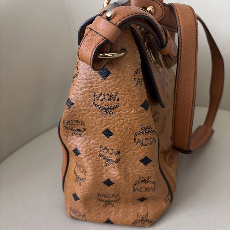 mcm Bolso de Mano Auténtico Usado Xbody-Bolso de Mano Ajustable/Desmontable Correas de Cuero Foto 4 de 4