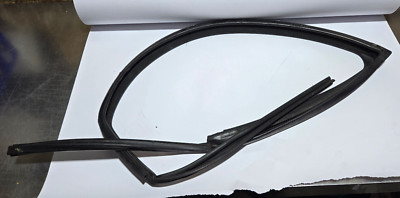 96-02 TOYOTA 4RUNNER FRONT LEFT DRIVER DOOR GLASS RUN CHANNEL WEATHER SEAL OEM