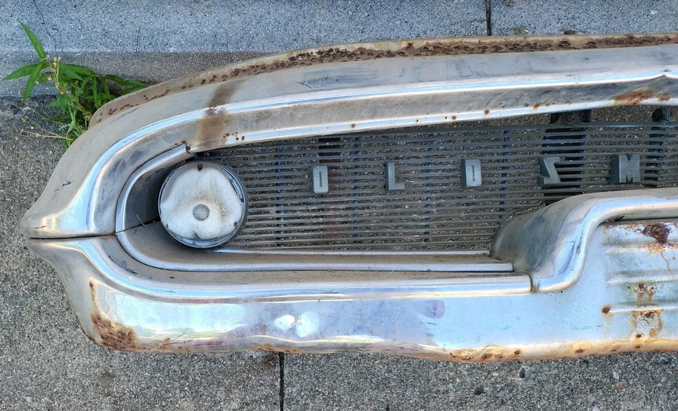 Parachoques delantero cromado completo OEM usado con rejilla Oldsmobile 1957 (B234) Foto 4 de 4
