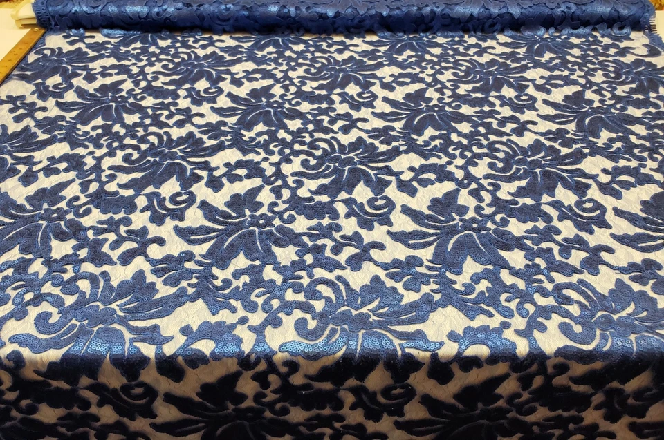 Tela de lentejuelas de malla de ganchillo de nailon bordado floral azul real "The Beyonce Lace" Foto 4 de 4