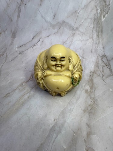 Sitting Buddha - Resin Figurine Hand Carved Netsuke Gatoshi - Picture 2 of 11