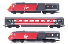 HORNBY 'OO' GAUGE R2045 VIRGIN CLASS 43 MAIDEN VOYAGER/LADY IN RED 3 CAR HST