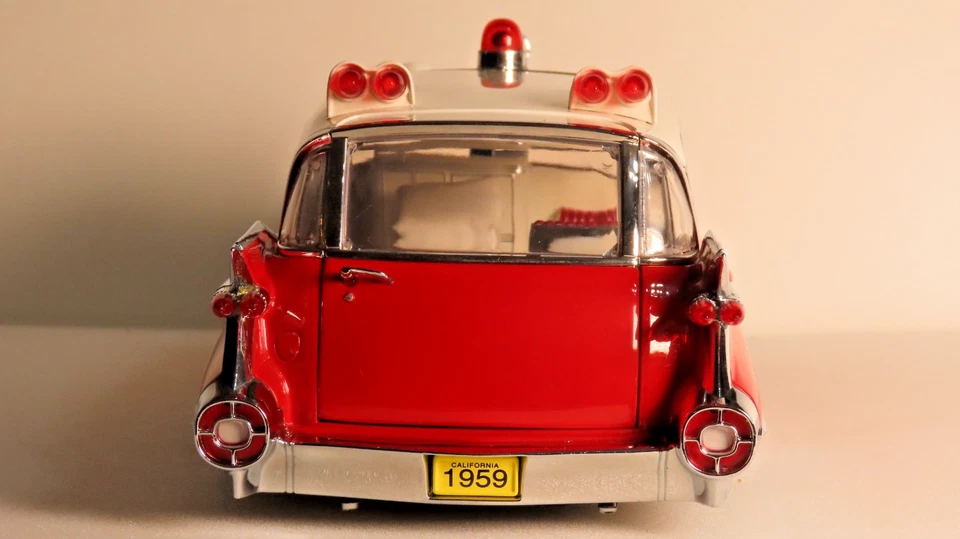 Sunset Coach Precision Mini. Cadillac Superior Ambulance INV3765 1959 1:18 - Imagem 4 de 4