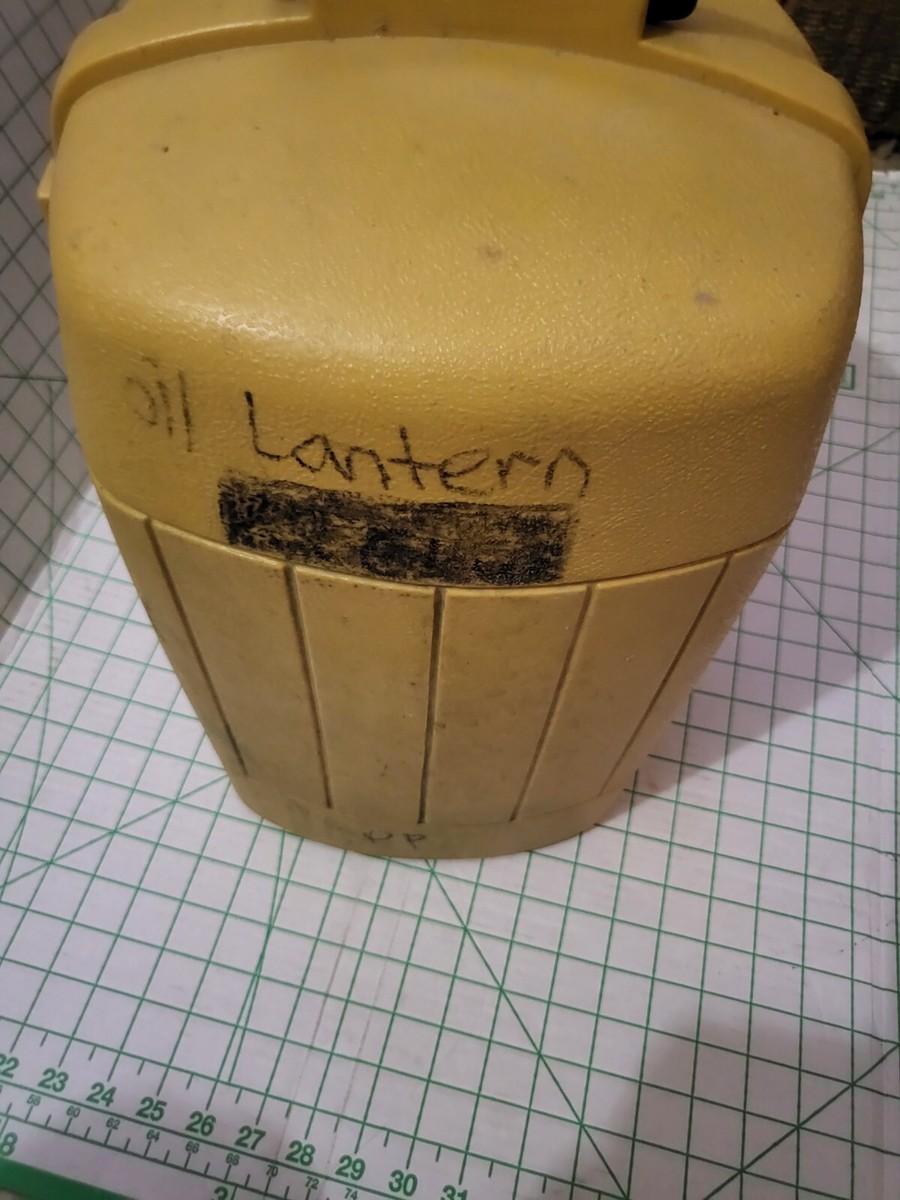 VINTAGE COLEMAN LANTERN 220K ORIGINAL YELLOW HARD CASE