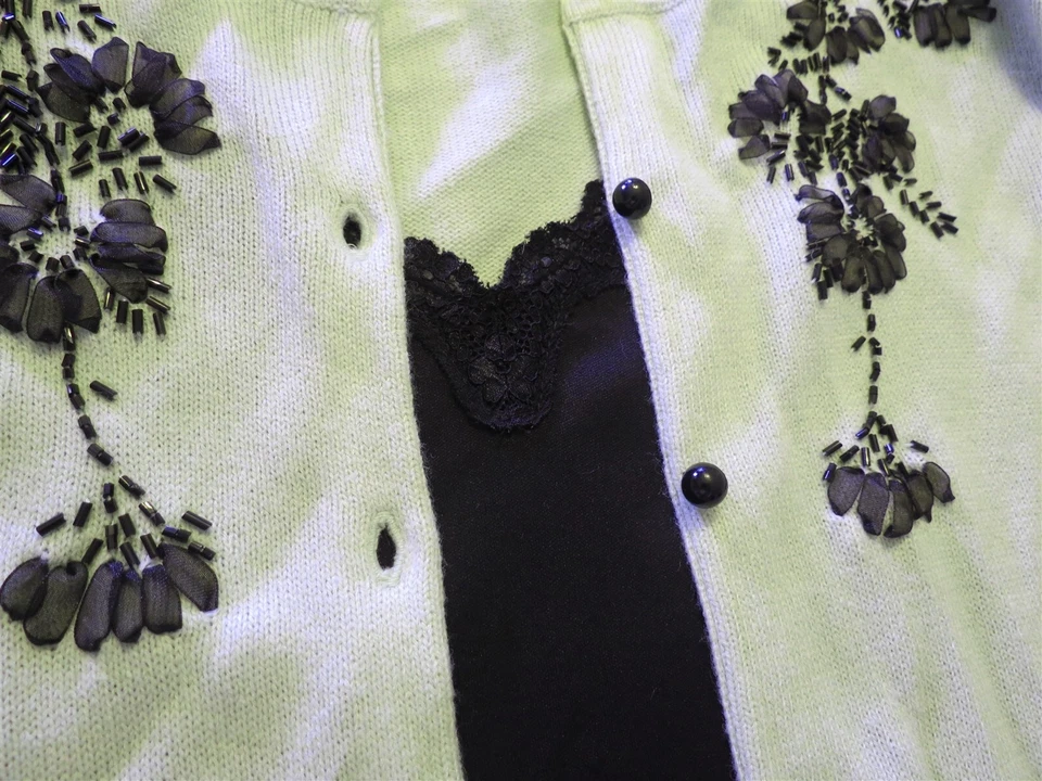 Cárdigan RQT Verde Lt con Diseños Florales Negros Talla M Acrílico Foto 2 de 4