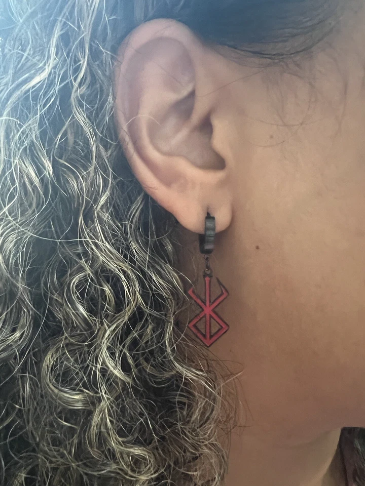 Pendientes Berserk Marca de Sacrificio Foto 4 de 4