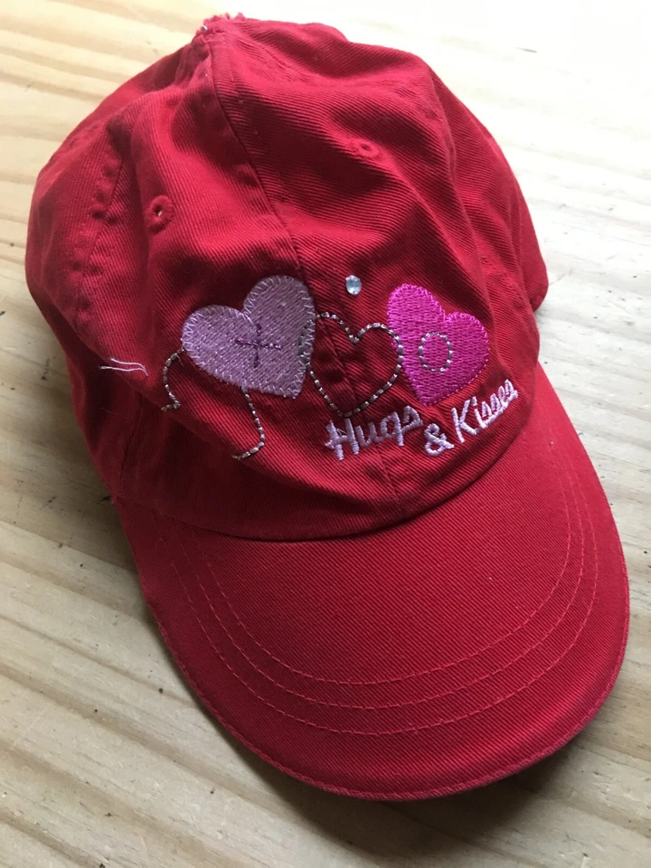 Gorra de Béisbol Roja Abrazos y Besos Años 90 De Colección Gorra con Corazones Bordados Lugar 89 Foto 3 de 3
