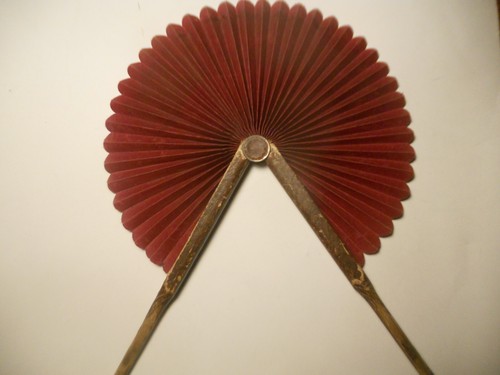 Antique VICTORIAN Hand FAN wood burgundy violet w gilt foliated design 19th 20 - Picture 4 of 5