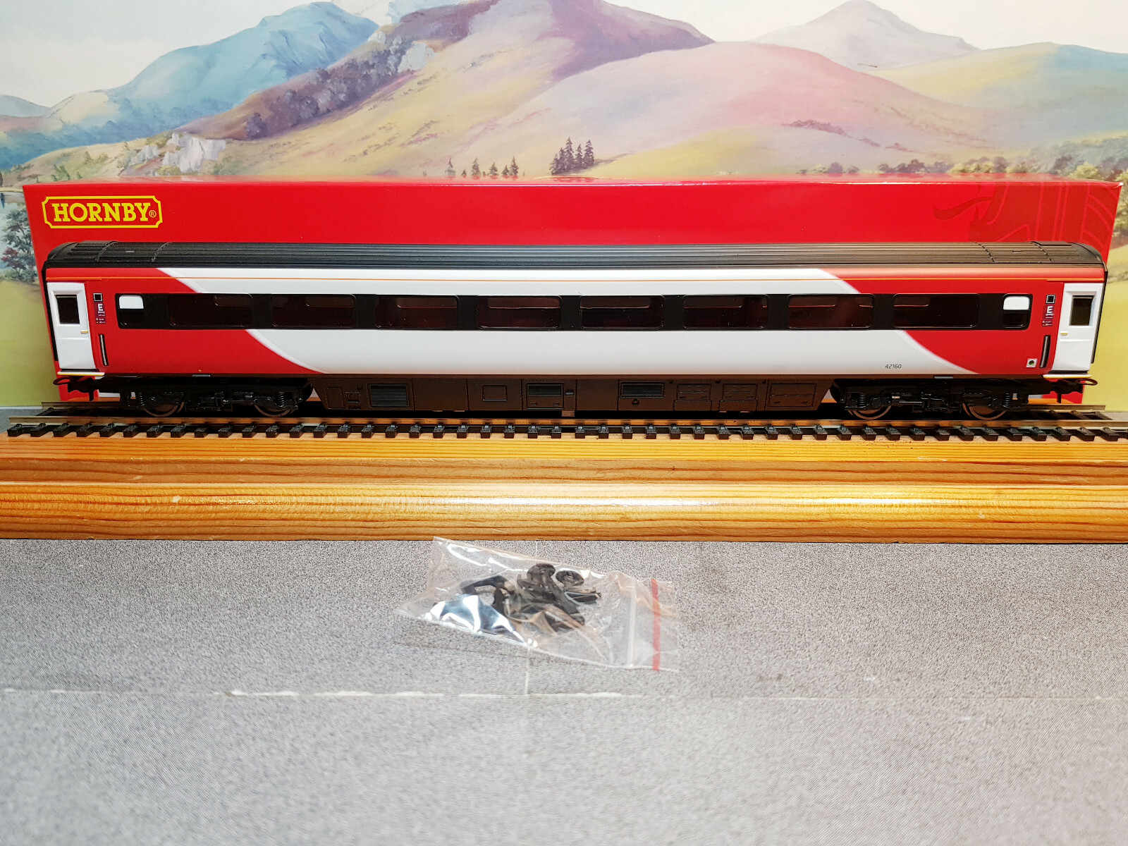 R4931H Hornby LNER MK3 TSO Coach No.42160