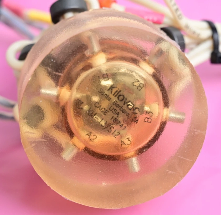 Relé de vacío de alto voltaje Kilovac KM-13/S12 48Ω 24V encapsulado Foto 2 de 4