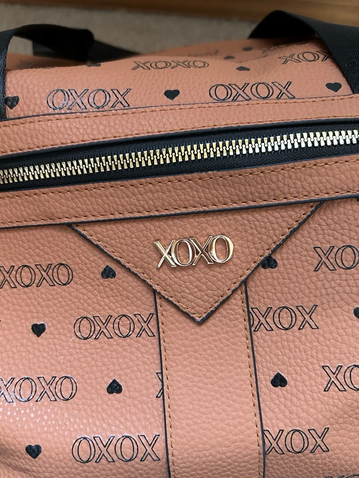 Bolso de Mano XOXO Valentine Kiss Cuero PU Grande de Viaje Marrón (Sin Correa) Foto 3 de 4