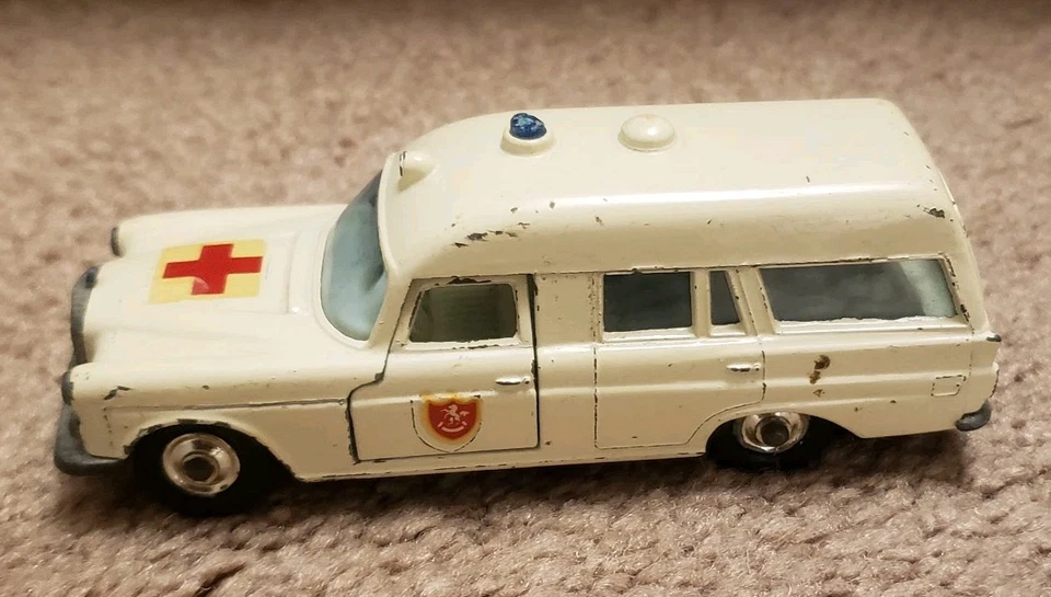 Ambulancia vintage Matchbox Lesney tamaño king K-6 Mercedes Benze "BINZ" Foto 3 de 4