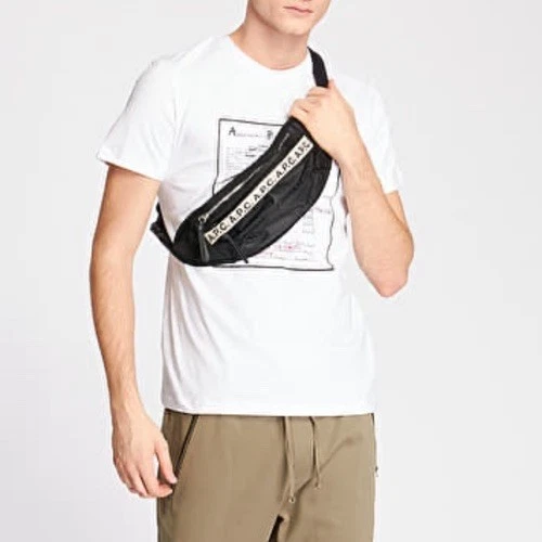 A.P.C. Riñonera APC blanca y negra con logotipo de cinta Lucille Foto 2 de 4