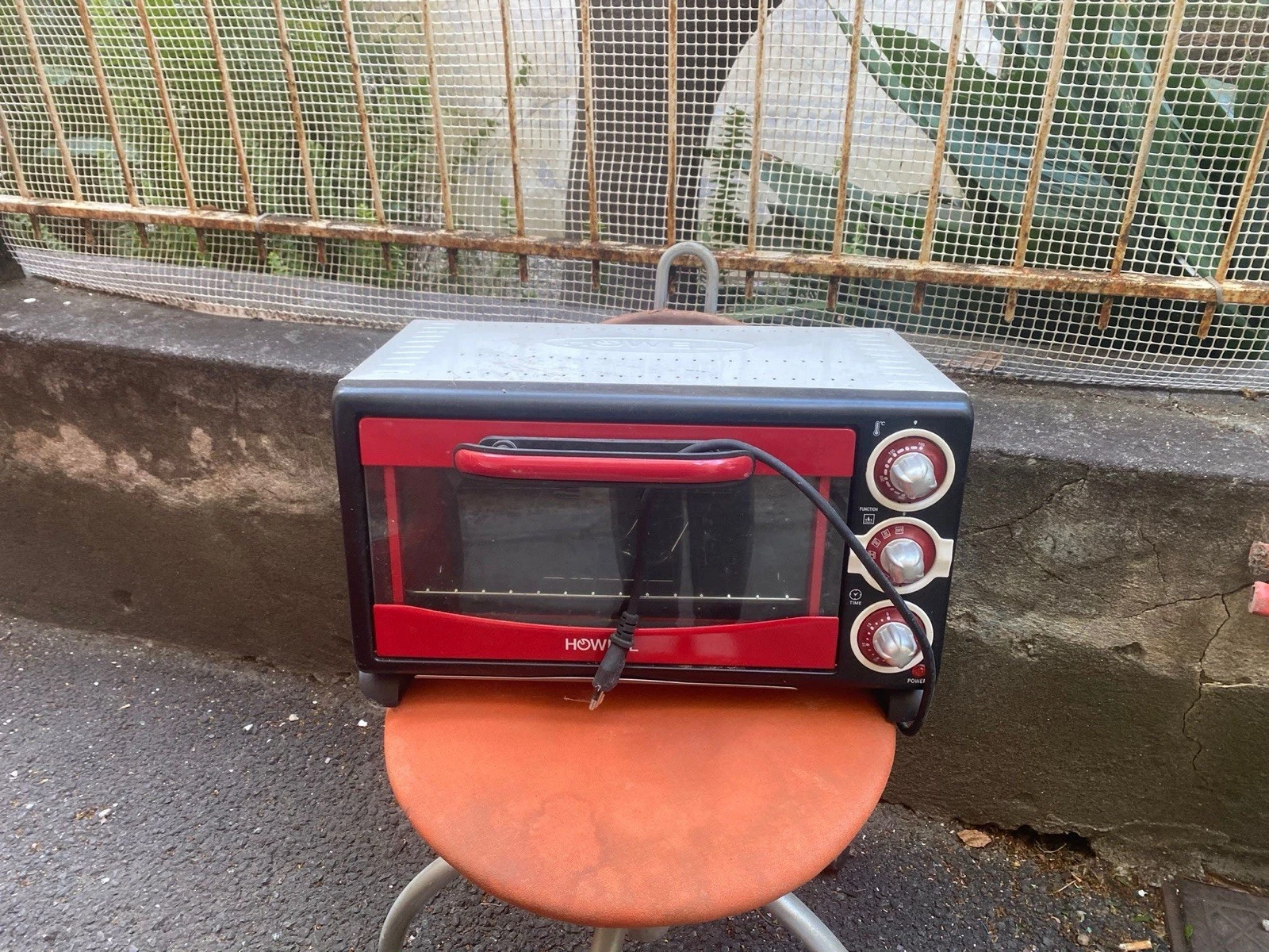 HOWELL 1380W Model HFV 1862 18L Portable Electric Ventilated Stove Oven