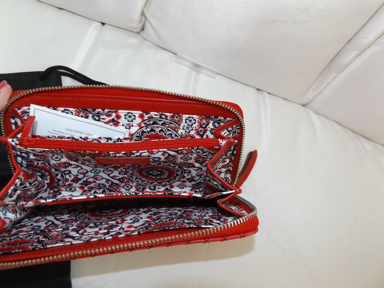 VERA BRADLEY Leather RFID Carry All Accordion Wristlet Cardinal Red