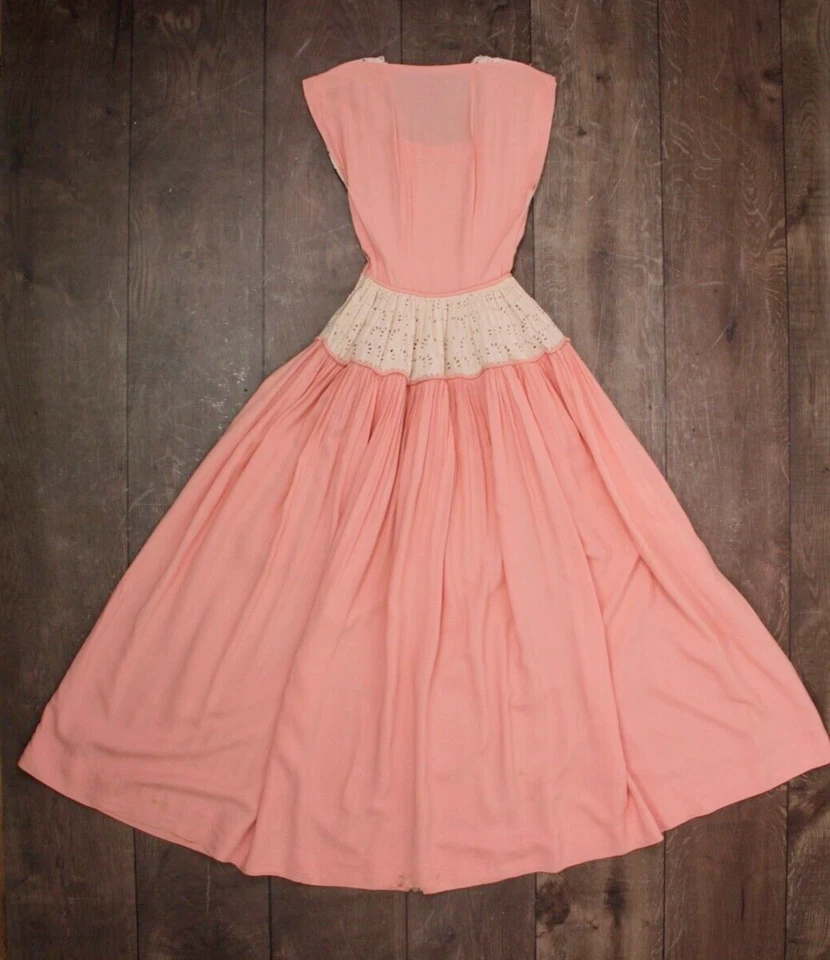 Vestido Formal De Colección Para Mujer Años 40 Rosa Con Ojales Blancos Encaje Años 40 XXS Vestido de Baile Foto 2 de 4