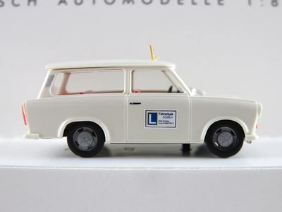 Busch 53215 Trabant P601 Universal (1970) "Fahrschule Müller" 1:87/H0 NEU/OVP - Bild 1 von 4
