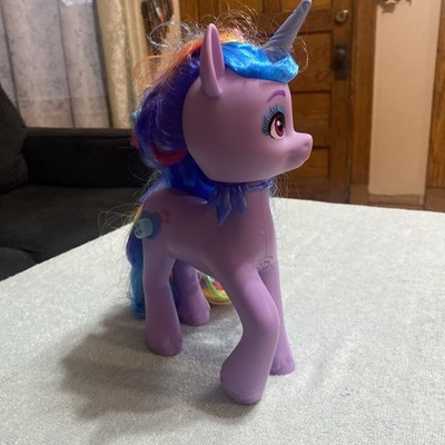 My Little Pony Rainbow Styles Izzy Moonbow Figure Hair Styling Toy Tail Twirl