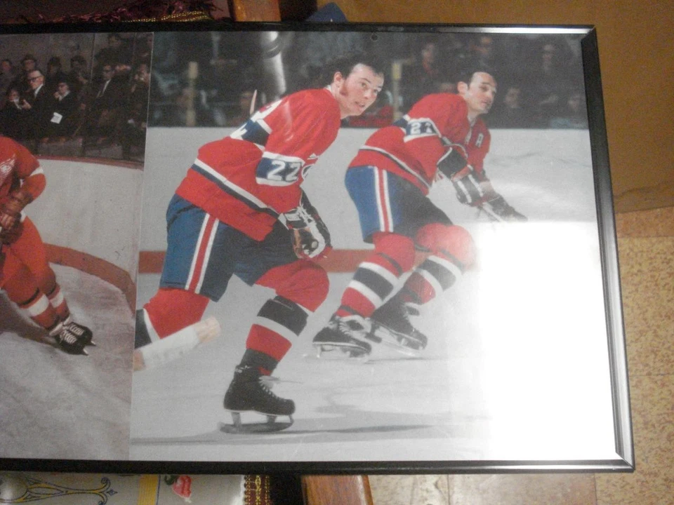 FOTO VINTAGE ENMARCADA DE LA NHL DE BOBBY ORR, GORDIE HOWE, FRANK MAHOVOLICH (36" X 12") Foto 2 de 4