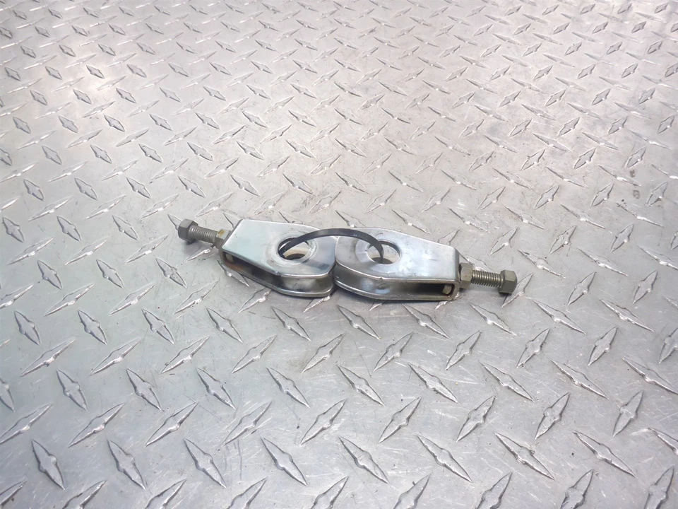 05 Ajustadores de correa basculante eje trasero Suzuki LS650 S40 LS 650 Boulevard Savage Foto 3 de 4