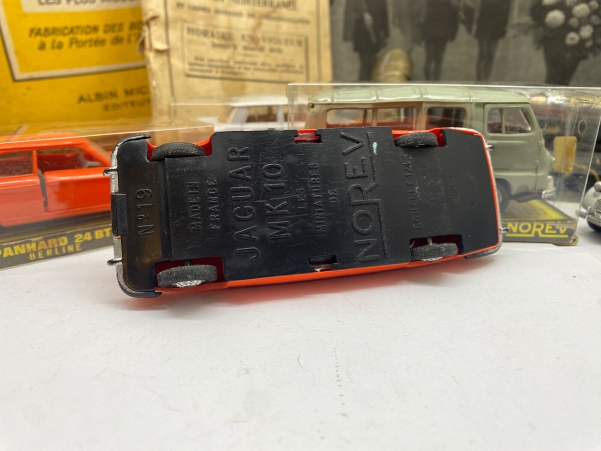 NOREV Ancien 1/43 JAGUAR MK10 N19 Couleur bleu clair boite d